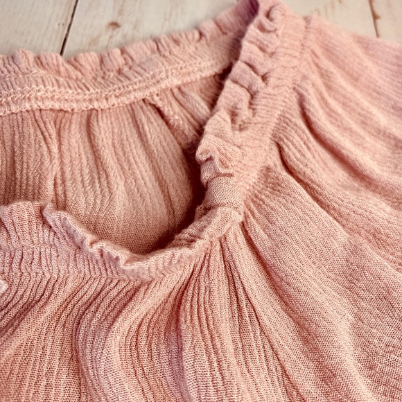 Pink Ruffled Crop Top✨ - Picture 7 of 9